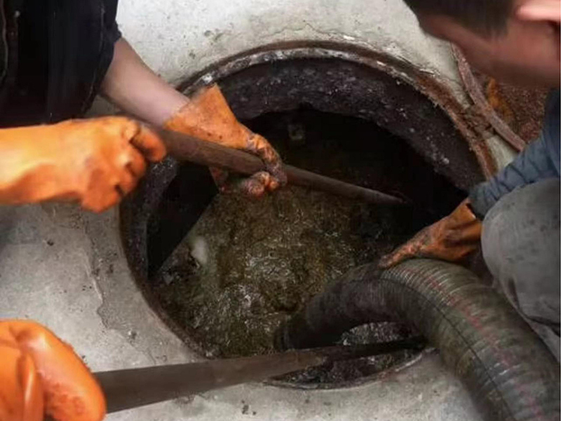 泰州清理化粪池时如何避免沼气的危害?